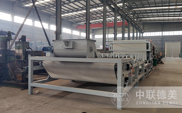 造紙廠(chǎng)污泥脫水帶式壓濾機(jī)